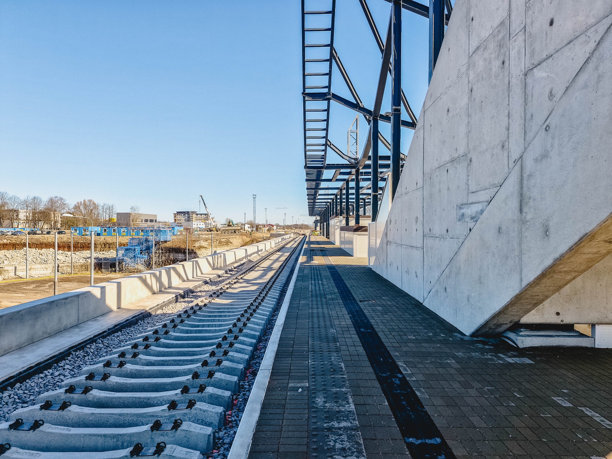 Locuitorii din Kurtna cer clarificări privind impactul local al lucrărilor Rail Baltica și calendarul conexiunii internaționale