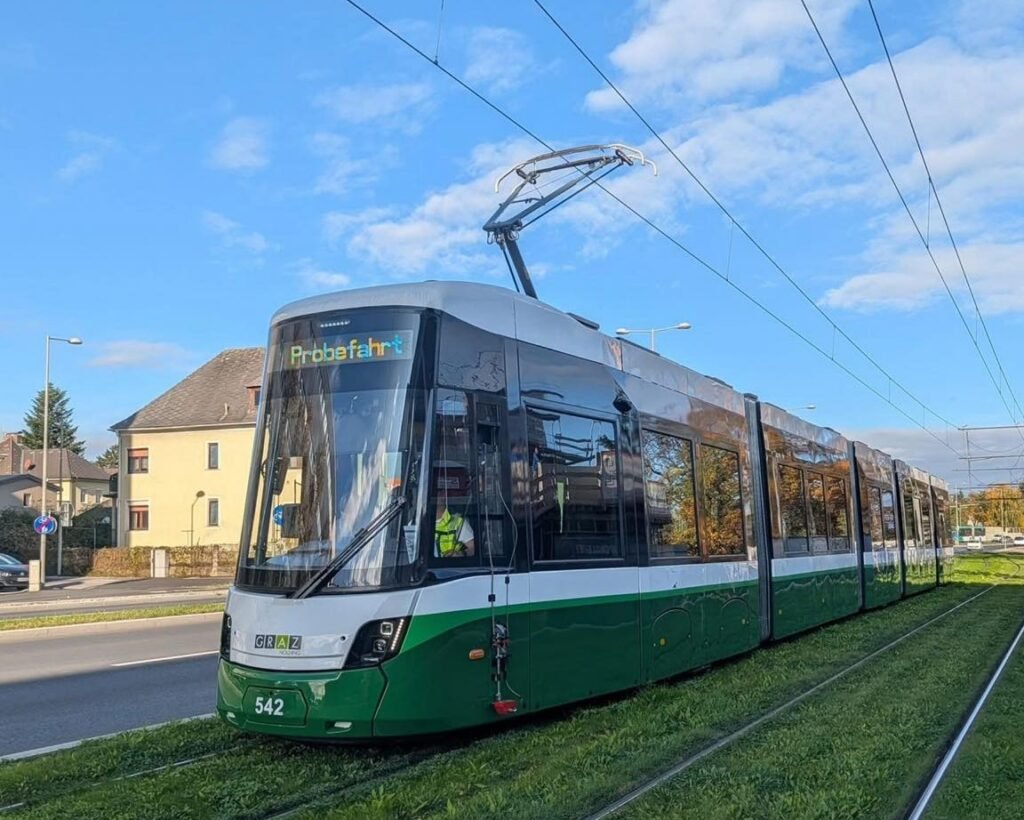 Graz introduce primele tramvaie Flexity în circulație: 15 unități comandate cu opțiune pentru încă 16 și specificații tehnice de ultimă generație