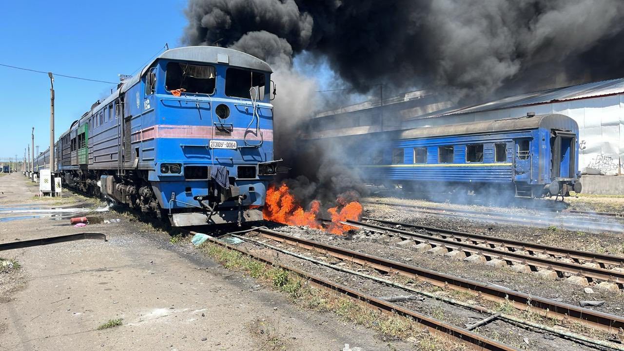 Atac masiv asupra infrastructurii feroviare din Ucraina: 23 de lovituri asupra obiectivelor feroviare - trenurile continuă să circule