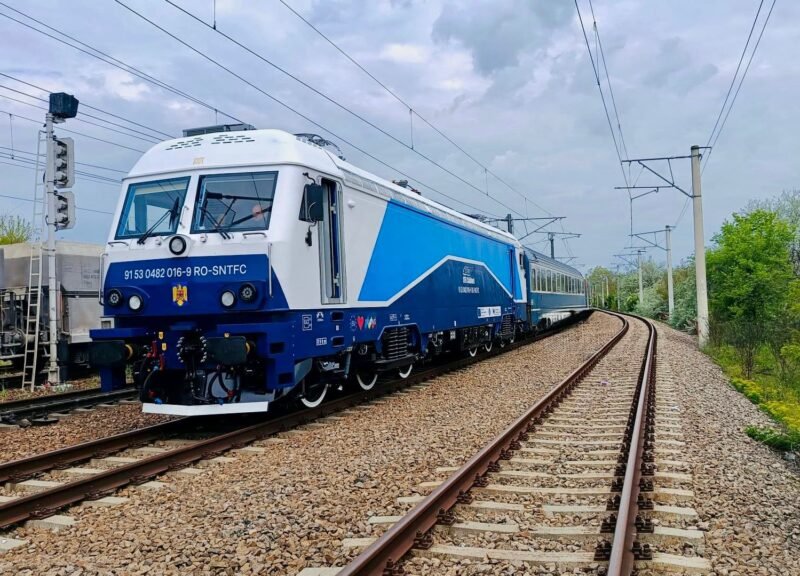 ELASMO 016 parcurge cu succes proba de performanță urmând predarea către CFR Călători. Doar 3 locomotive mai are Reloc de modernizat cu fonduri PNRR