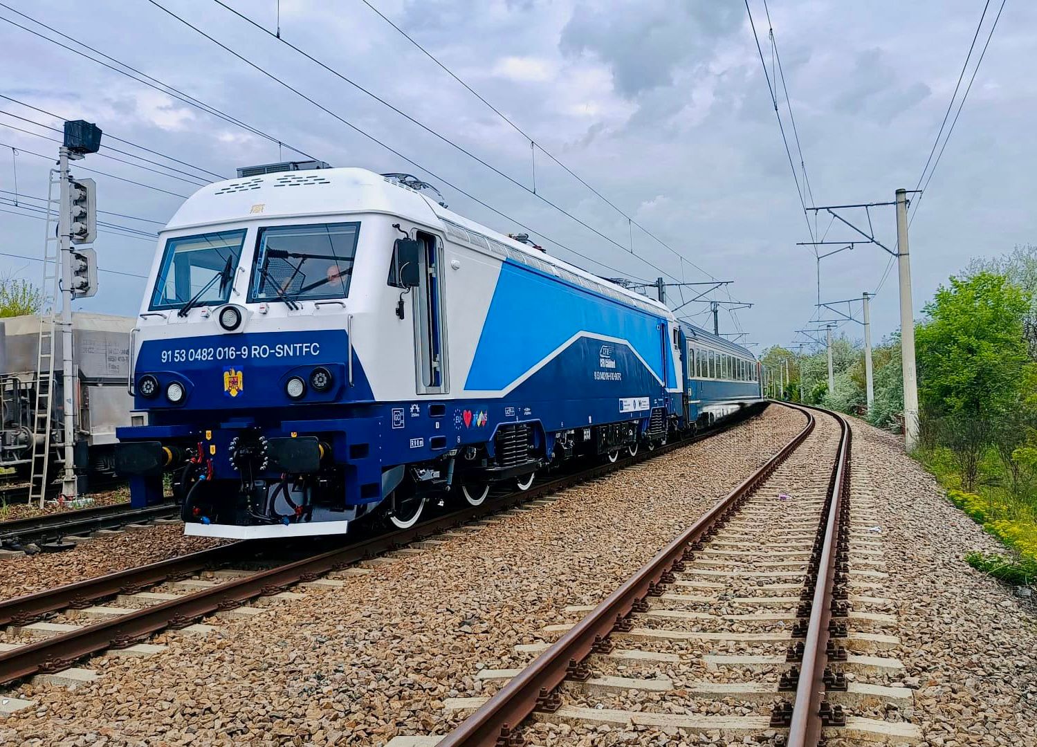 ELASMO 016 parcurge cu succes proba de performanță urmând predarea către CFR Călători. Doar 3 locomotive mai are Reloc de modernizat cu fonduri PNRR