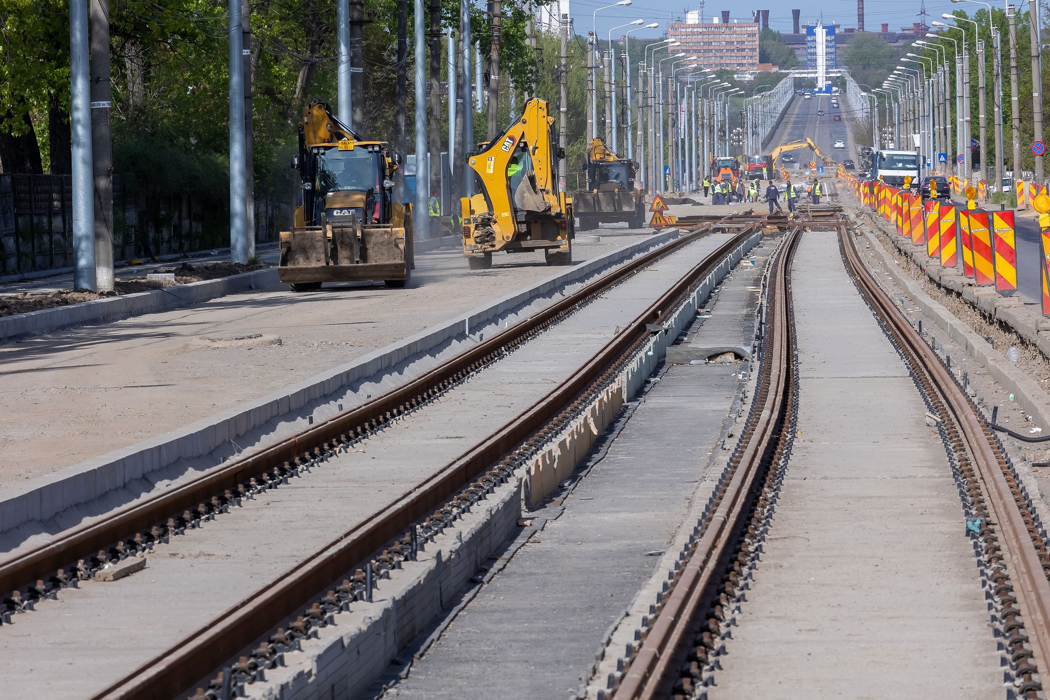 Avansează lucrările la modernizarea căii de rulare a tramvaielor pe Bulevardul Siderurgiștilor din Galați