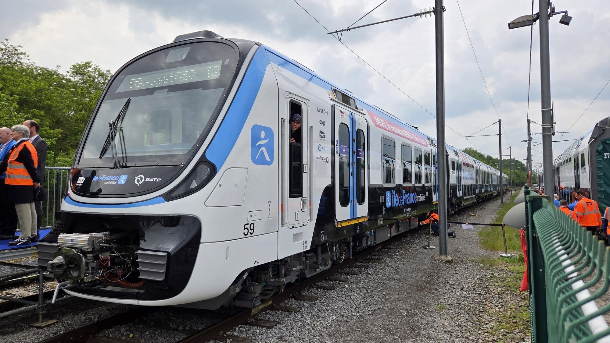 Noul tren MI20 pentru RER Paris a efectuat prima ieșire oficială marcând începutul modernizării uneia dintre cele mai aglomerate linii din Europa
