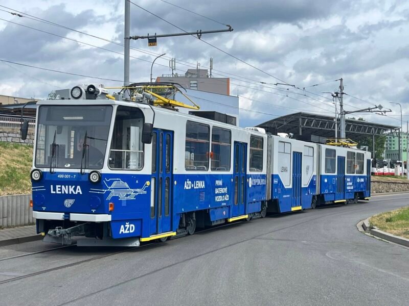 AŽD Praha pregătește un experiment de tren‑tramvai cu un nou vehicul ușor pe baterii pentru linii regionale