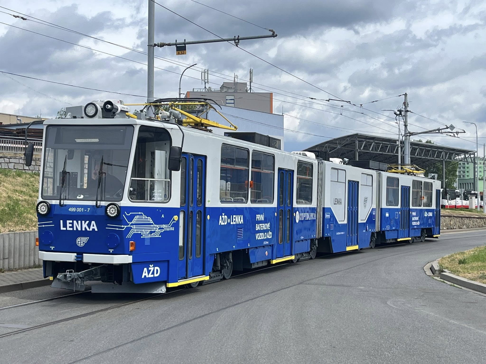AŽD Praha pregătește un experiment de tren‑tramvai cu un nou vehicul ușor pe baterii pentru linii regionale