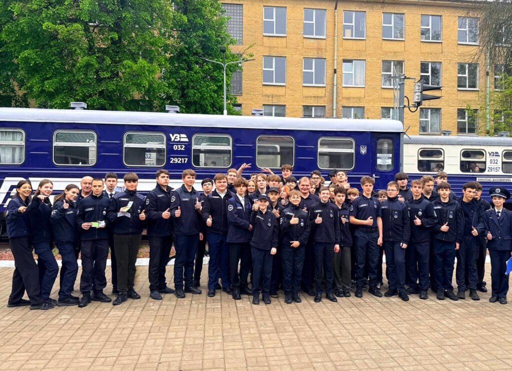 Tinerii feroviari ai Căii Ferate pentru Copii din Kiev au primit primele lor certificate profesionale