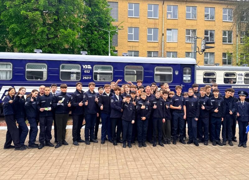 Tinerii feroviari ai Căii Ferate pentru Copii din Kiev au primit primele lor certificate profesionale