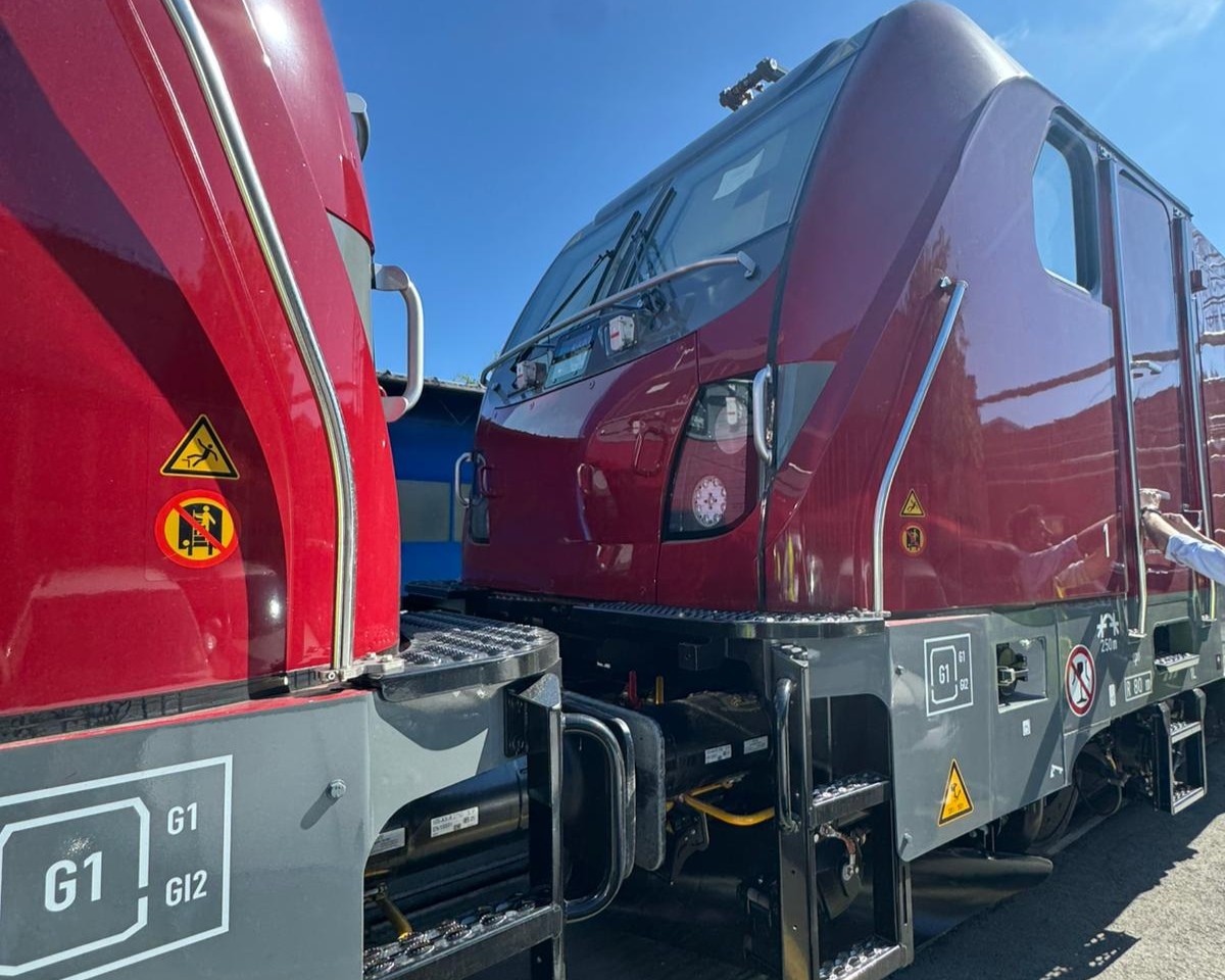 ARF finalizează recepția preliminară pentru locomotivele electrice Traxx LE03 și LE04 în timp ce LE02 este în plin proces de probe de anduranță pe ruta București - Brașov