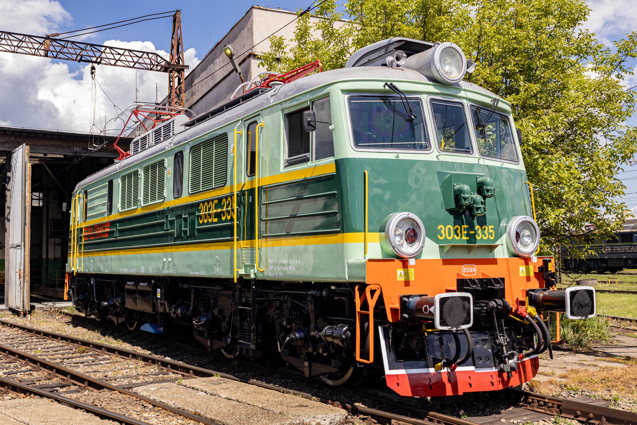 Locomotiva electrică 303E‑335 revine în exploatare după revizia generală P5 în schema clasică „Oleśnica 2002”