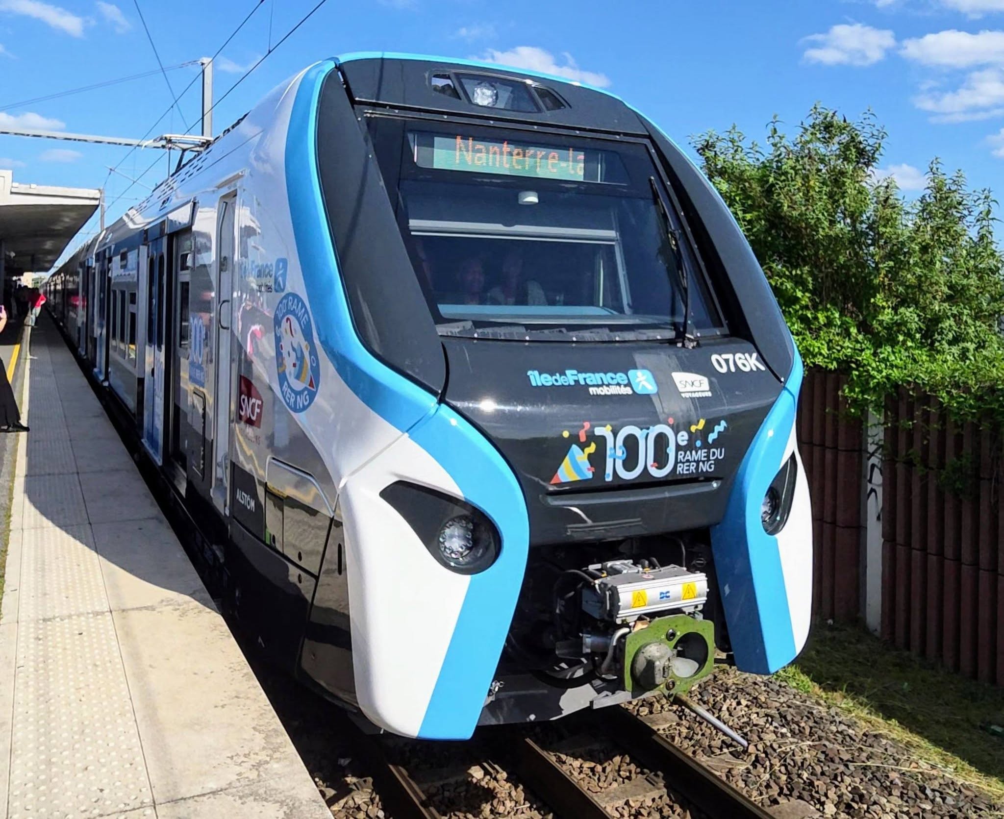 Île‑de‑France Mobilités marchează livrarea celui de‑al 100‑lea tren RER NG din noua generație care modernizează liniile RER E și RER D