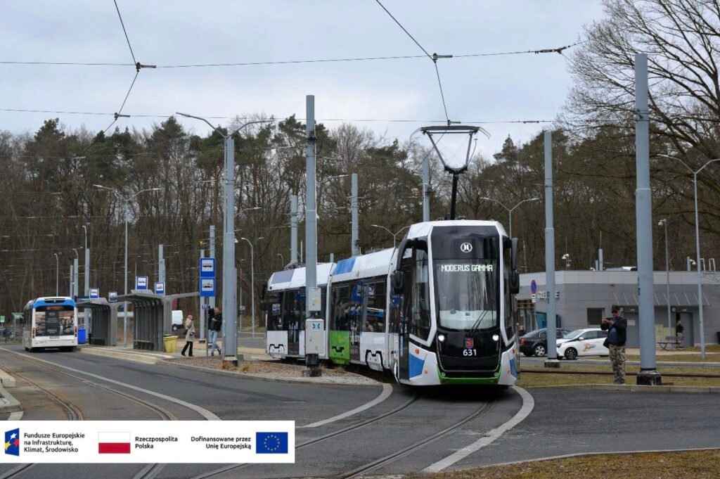 Tramwaje Szczecińskie finalizează achiziția utilitarului pentru liniile de tramvai și încheie achiziția de tramvaie prima etapă a proiectului pentru modernizarea transportului electric din Szczecin