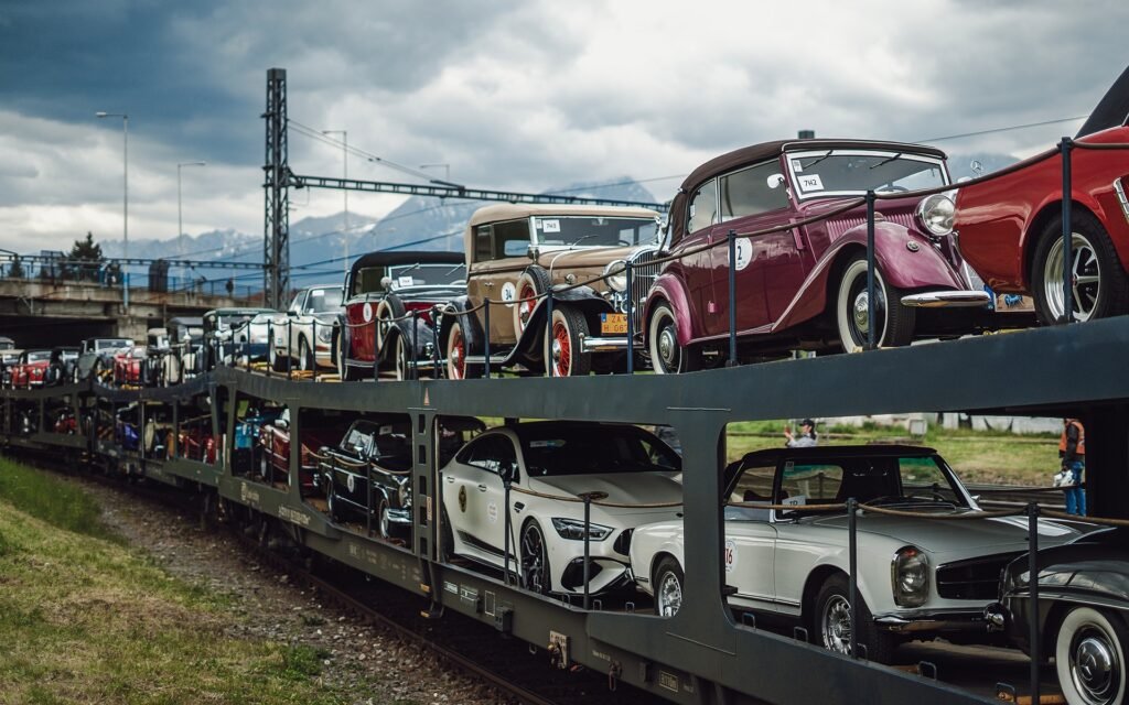 ZSSK va transporta 82 de vehicule istorice într‑un autovagon special pe ruta Bratislava–Humenné, transformând trenul într‑un „muzeu pe șine”