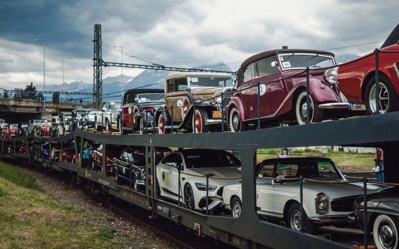 ZSSK va transporta 82 de vehicule istorice într‑un autovagon special pe ruta Bratislava–Humenné, transformând trenul într‑un „muzeu pe șine”
