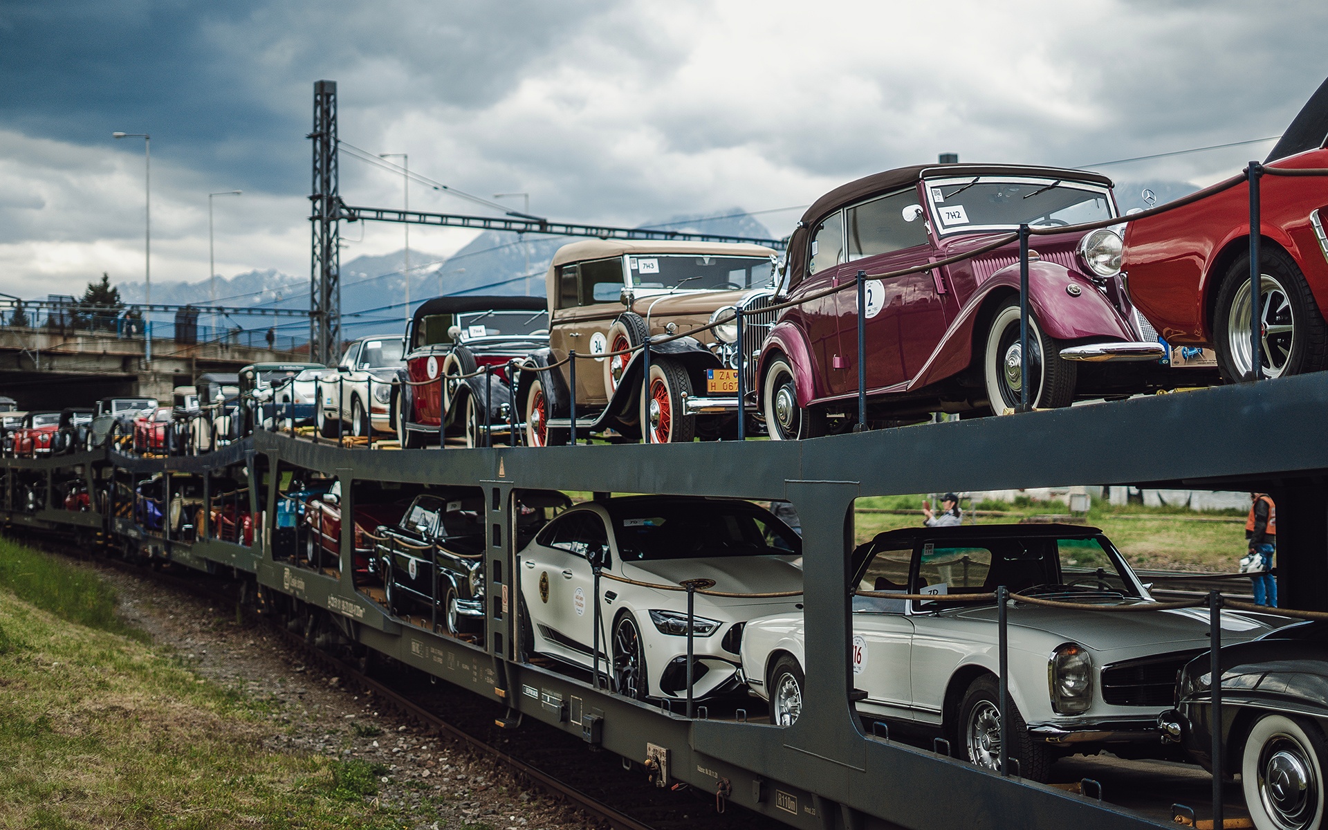 ZSSK va transporta 82 de vehicule istorice într‑un autovagon special pe ruta Bratislava–Humenné, transformând trenul într‑un „muzeu pe șine”