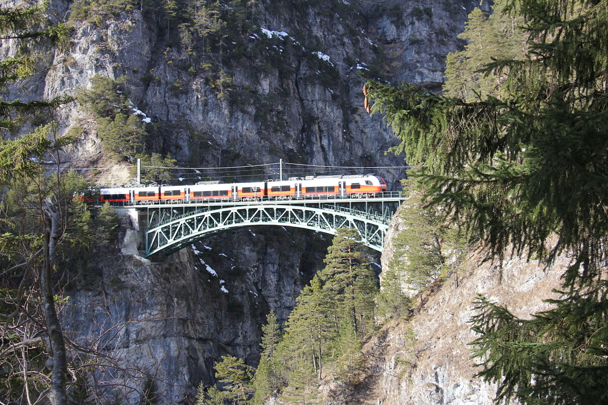 Karwendelbahn intră în blocaj total patru zile pentru lucrări intense de întreținere, cu autobuze în locul trenurilor între Innsbruck și Mittenwald