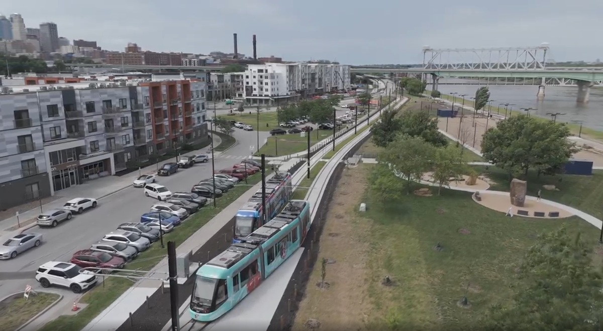 Extinderea Kansas City Streetcar către zona Riverfront a fost deschisă oficial pentru călători