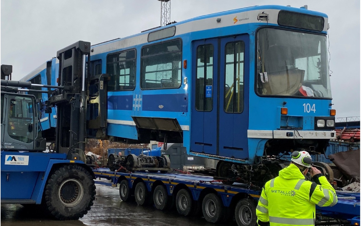 Peste 90% din materialele vechilor tramvaie SL79 din Oslo sunt reciclate Sporveien transformând 3.000 de tone de vehicule casate în noi resurse