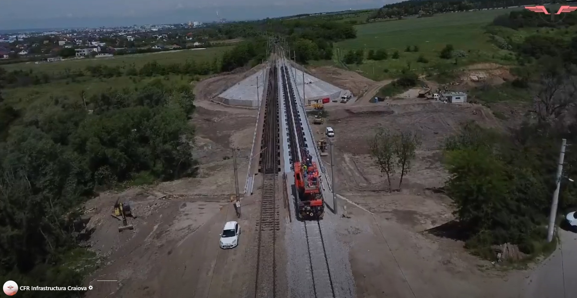 CFR Infrastructura Craiova montează linia de contact pe firul I al Viaductului Cârcea intrând în etapa finală pentru probe și redeschiderea circulației pe ambele fire