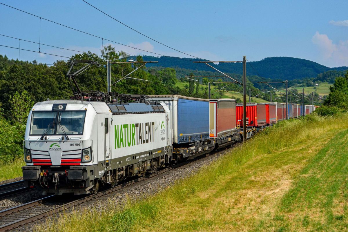 TX Logistik și Van der Vlist lansează o soluție feroviară pentru transportul încărcăturilor agabaritice pe trenuri intermodale regulate între Rostock și Verona