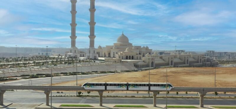 Monorailul East of Nile intră în serviciu comercial în Cairo fiind primul sistem de acest tip din Africa cu 16 stații deja operaționale