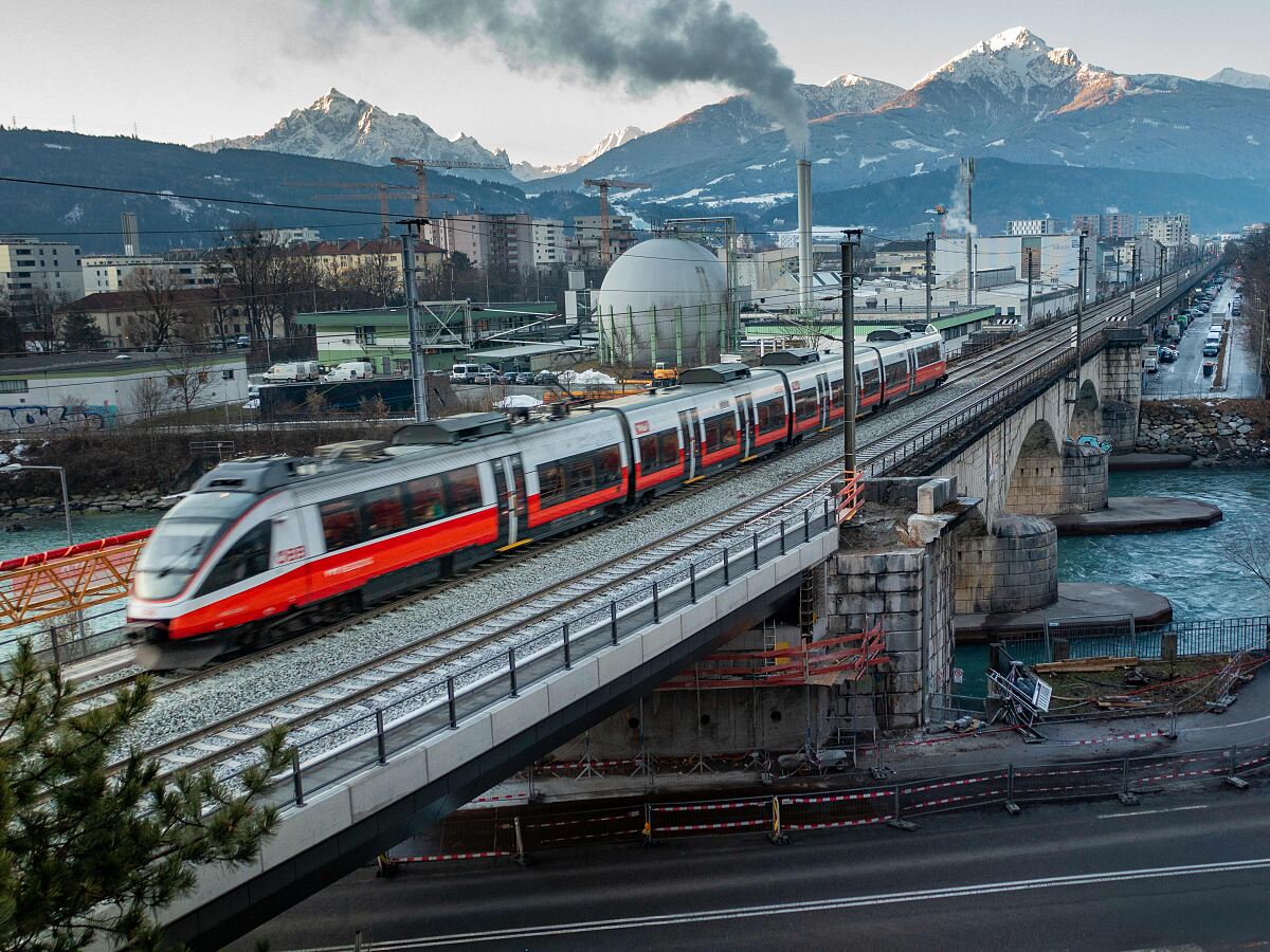 ÖBB finalizează cu două săptămâni mai devreme lucrările la noua Rauchmühlbrücke cu Hallerstraße redeschisă complet traficului