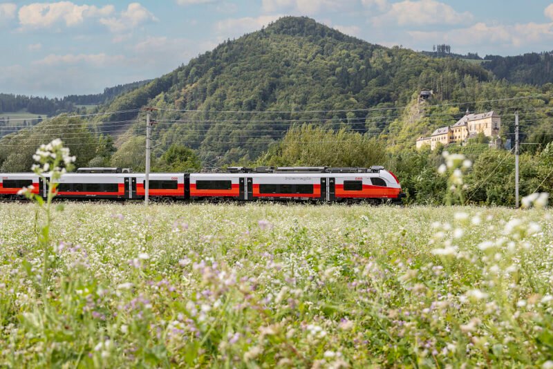 ÖBB suplimentează peste 6.600 de locuri pentru călători în perioada minivacanței de Rusalii și Fronleichnam