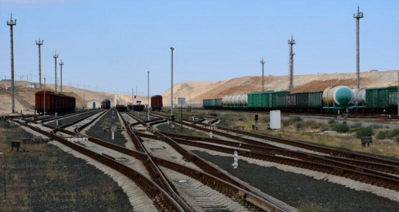 EBRD investește 125 milioane de dolari în obligațiunile Kazakhstan Railways pentru modernizarea stațiilor și coridorului Trans‑Caspic