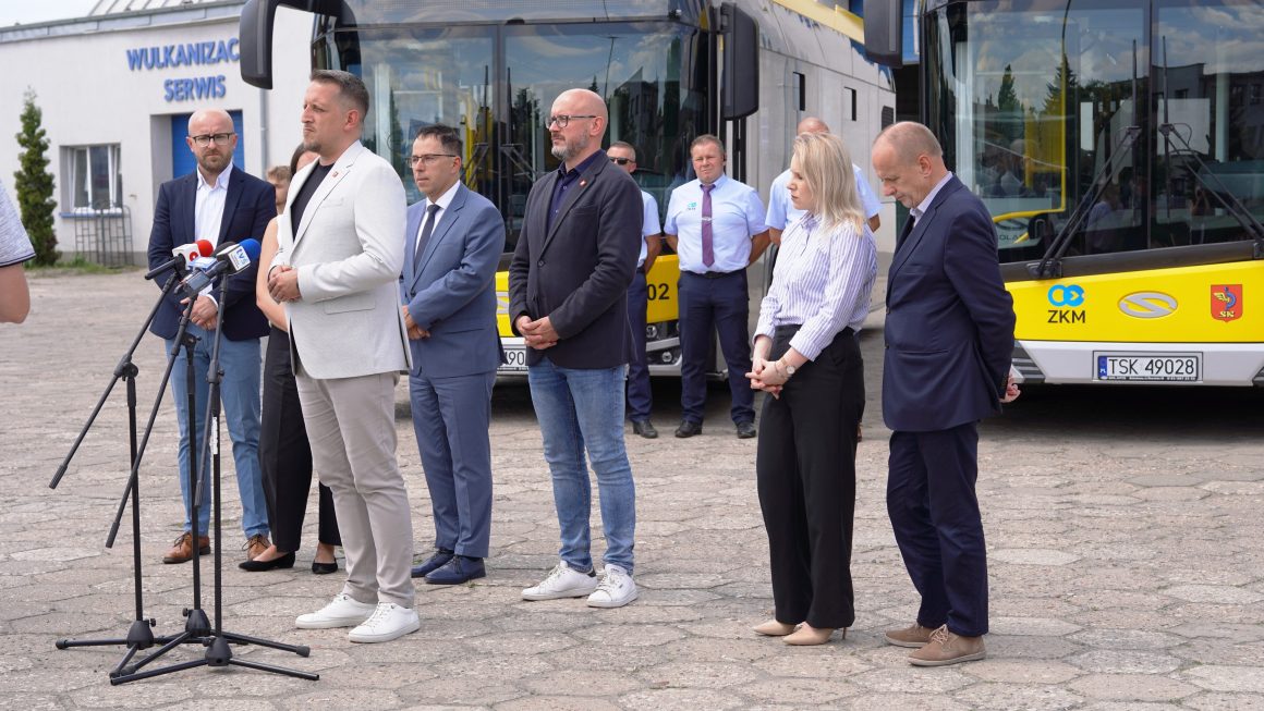 Transportul public din Skarżysko‑Kamienna intră într-o nouă etapă: orare noi, autobuze redesenate și trei luni de călătorii gratuite pentru toți locuitorii
