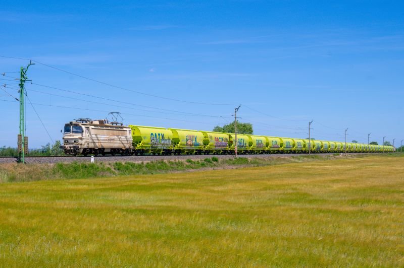 Locomotivele „Laminátka” din clasa 240 continuă să scrie istorie în flota BUDAMAR LOGISTICS