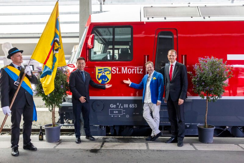 Rhätische Bahn semnează un parteneriat oficial cu Alishan Forest Railway din Taiwan și botează locomotiva 653 „St. Moritz”