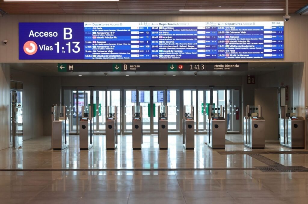 Noul vestibul principal al stației Madrid Chamartín–Clara Campoamor a intrat în serviciu după una dintre cele mai mari transformări feroviare din Spania