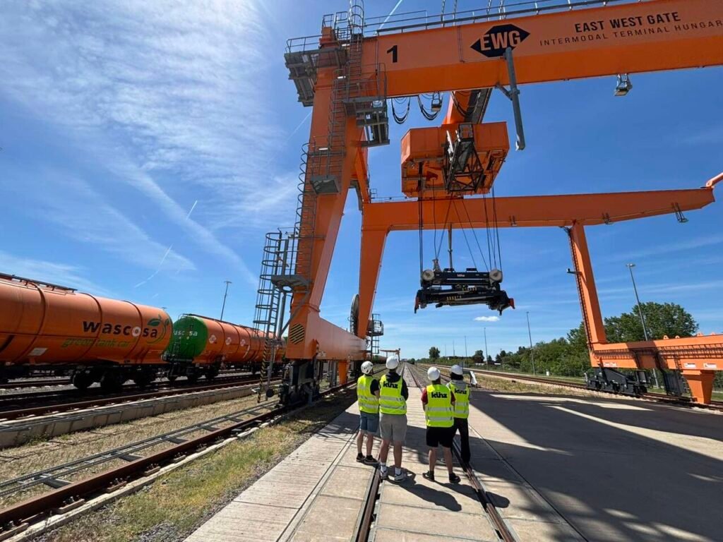 Studenții SPŠE Košice au vizitat terminalul EWG Paskov pentru instruire practică pe macarale Kuenz și sisteme industriale de control