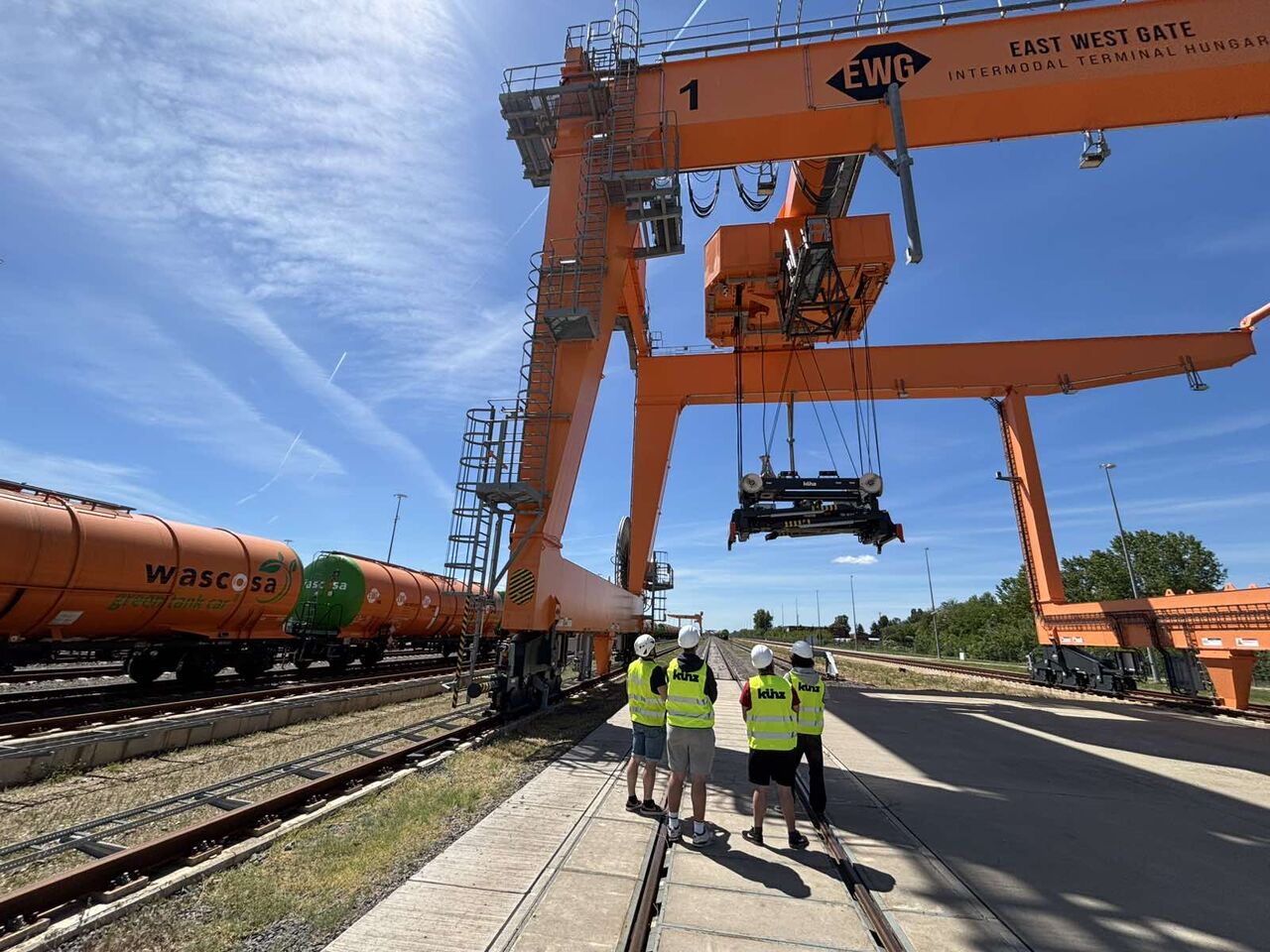 Studenții SPŠE Košice au vizitat terminalul EWG Paskov pentru instruire practică pe macarale Kuenz și sisteme industriale de control