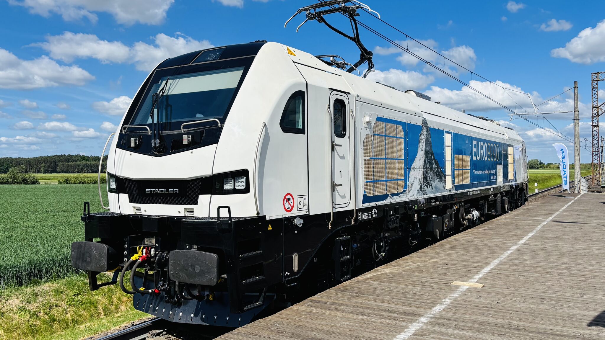 Stadler prezintă în premieră în Polonia locomotiva EURO9000, cea mai puternică locomotivă de pe piața europeană, aflată în teste la Żmigród