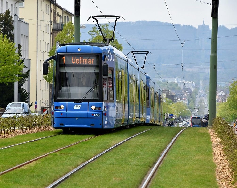 KVG Kassel înlocuiește 27 de stâlpi de contact pe Wilhelmshöher Allee în cadrul programului preventiv de modernizare a rețelei de tramvai
