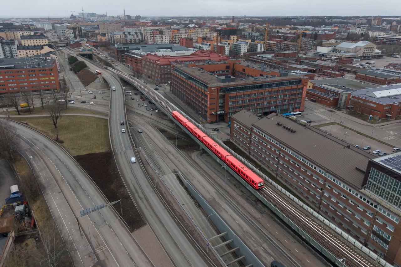 Junatien metrosilta intră în faza de execuție: Kreatel construiește noul pod al metroului din Helsinki cu soluții tehnice inovatoare și impact redus asupra traficului