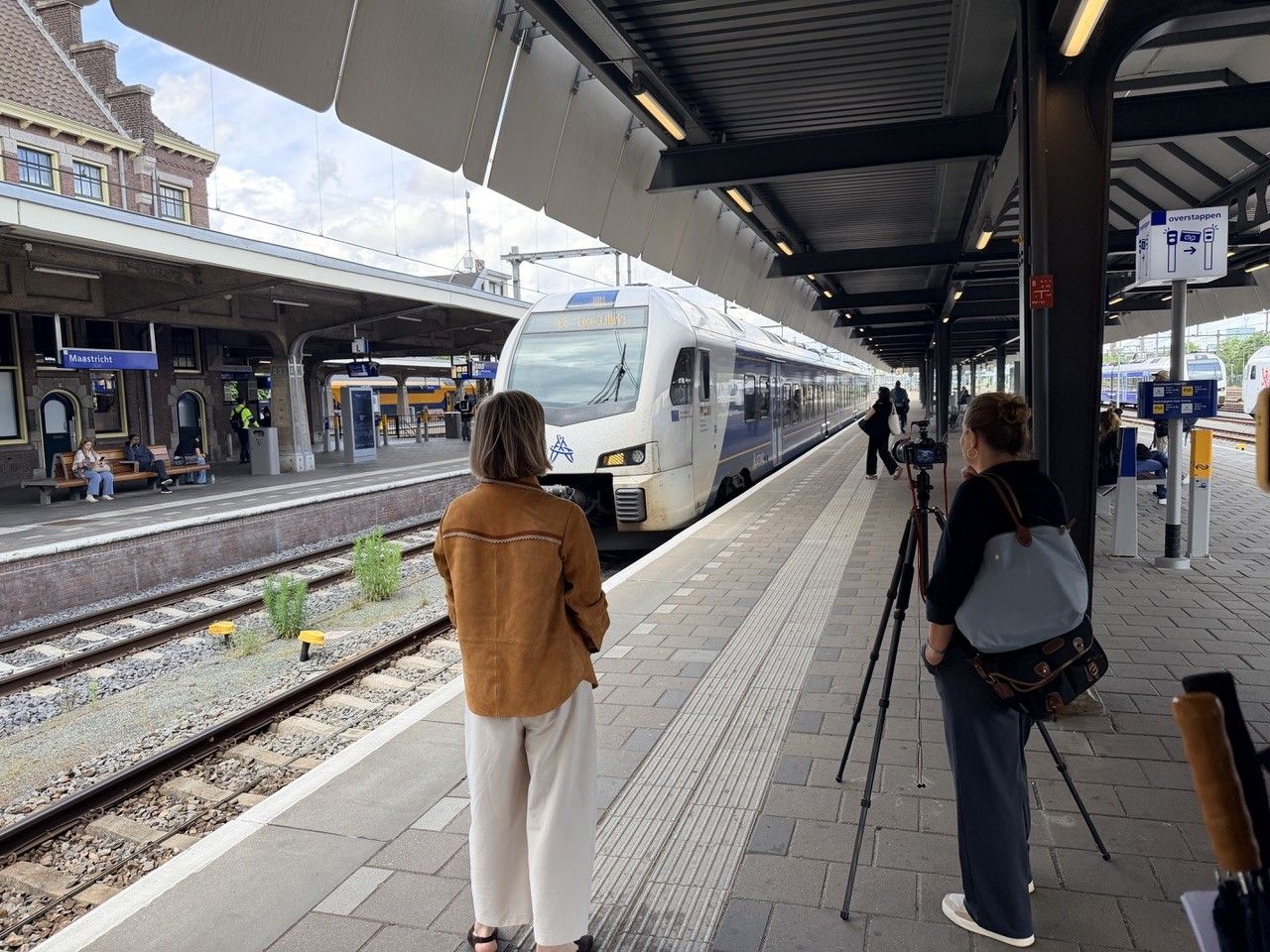 Ticketing transfrontalier între Aachen, Maastricht și Liège: AVV testează cu succes soluția PAICE pe trenul RE18