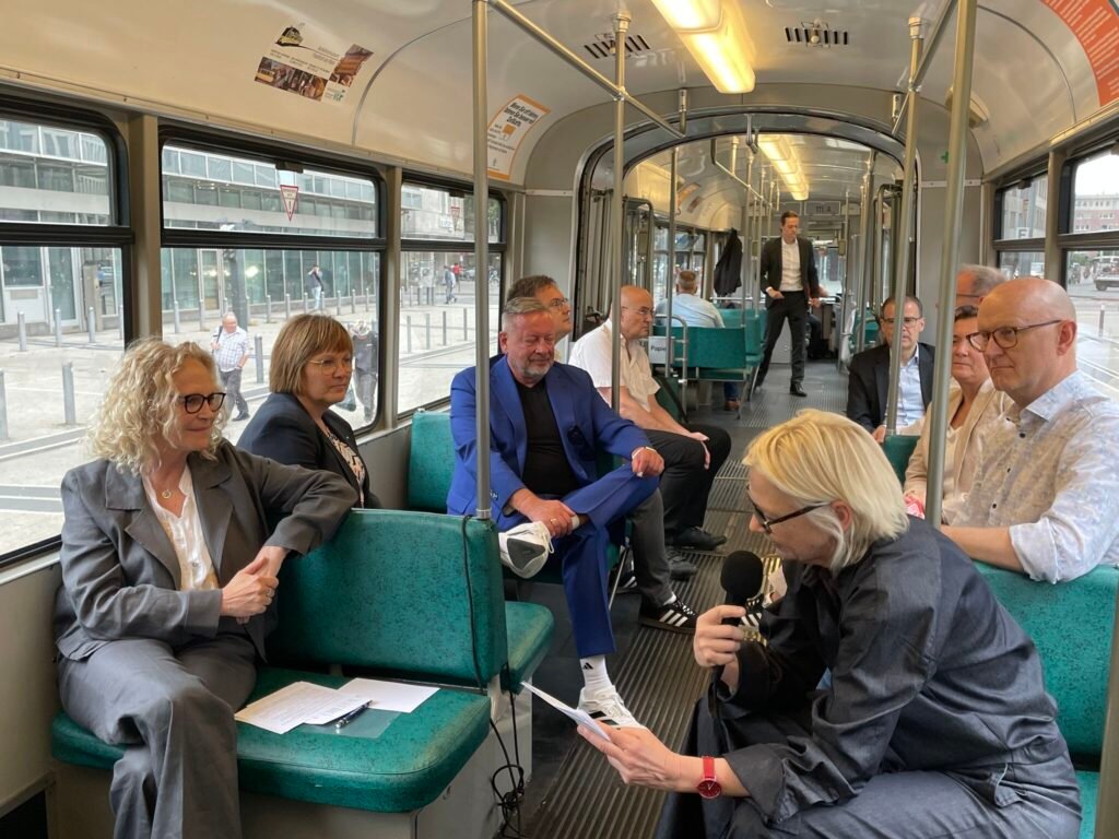 Un tramvai vechi din Frankfurt devine forum mobil pentru dezbateri despre viitorul mobilității în cadrul DVWG