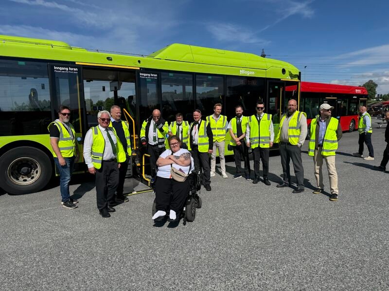Nobina organizează o zi dedicată siguranței la Sarpsborg, cu exerciții practice și colaborare între operatori și autorități