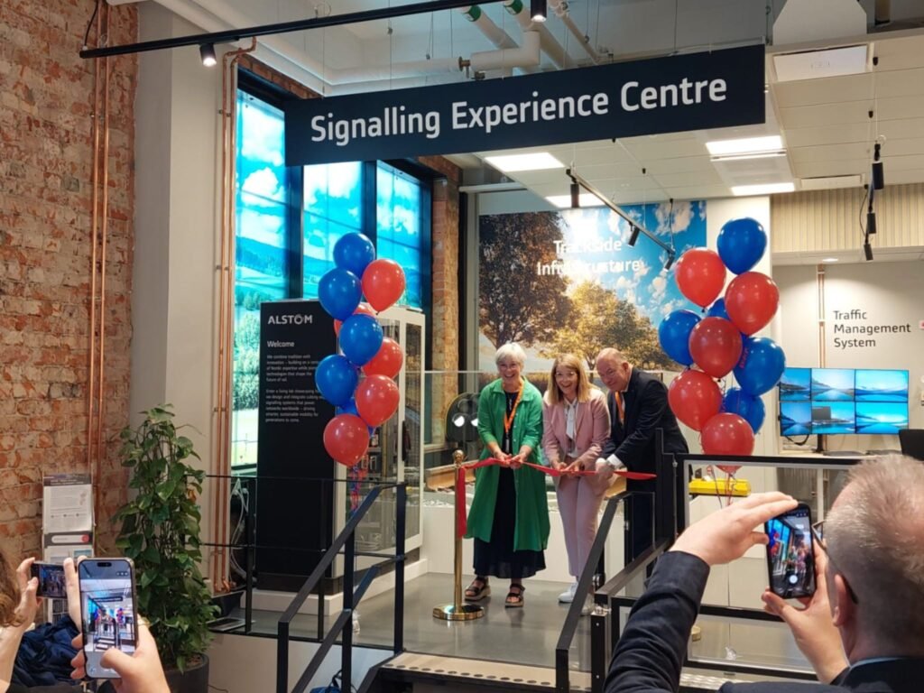 Alstom inaugurează în Stockholm noul centru de experiență pentru semnalizare feroviară, consolidând cooperarea franco‑suedeză în mobilitatea inteligentă