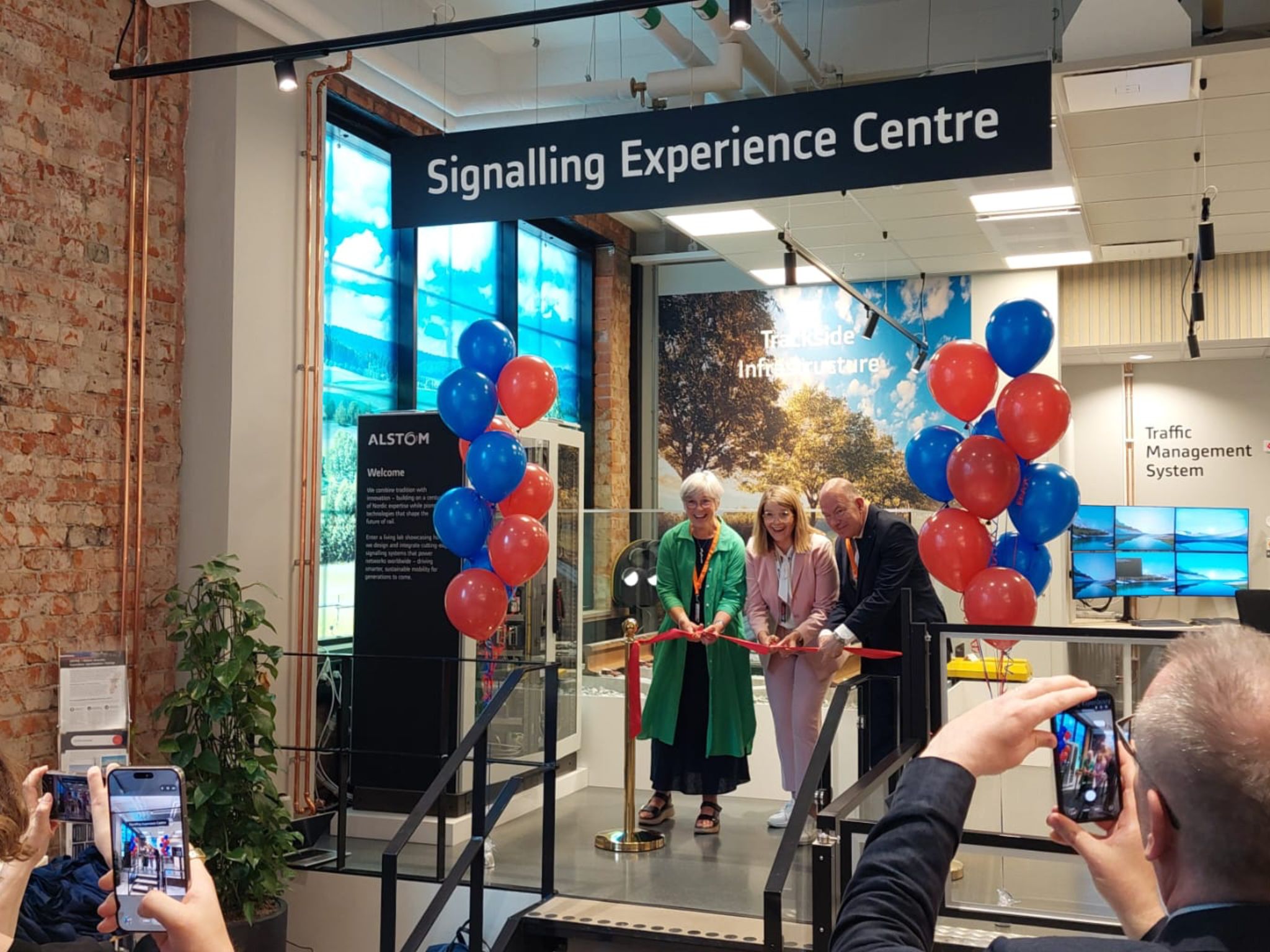 Alstom inaugurează în Stockholm noul centru de experiență pentru semnalizare feroviară, consolidând cooperarea franco‑suedeză în mobilitatea inteligentă