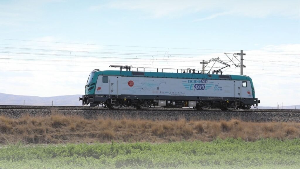 Locomotiva electrică E5000 marchează un moment istoric pentru industria feroviară din Turcia, reunind primele tehnologii complet dezvoltate la nivel național