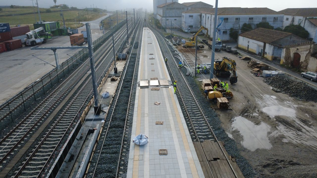 Modernizarea stației Elvas avansează în faza finală, cu extinderea peronului și lucrări complexe realizate de Steconfer