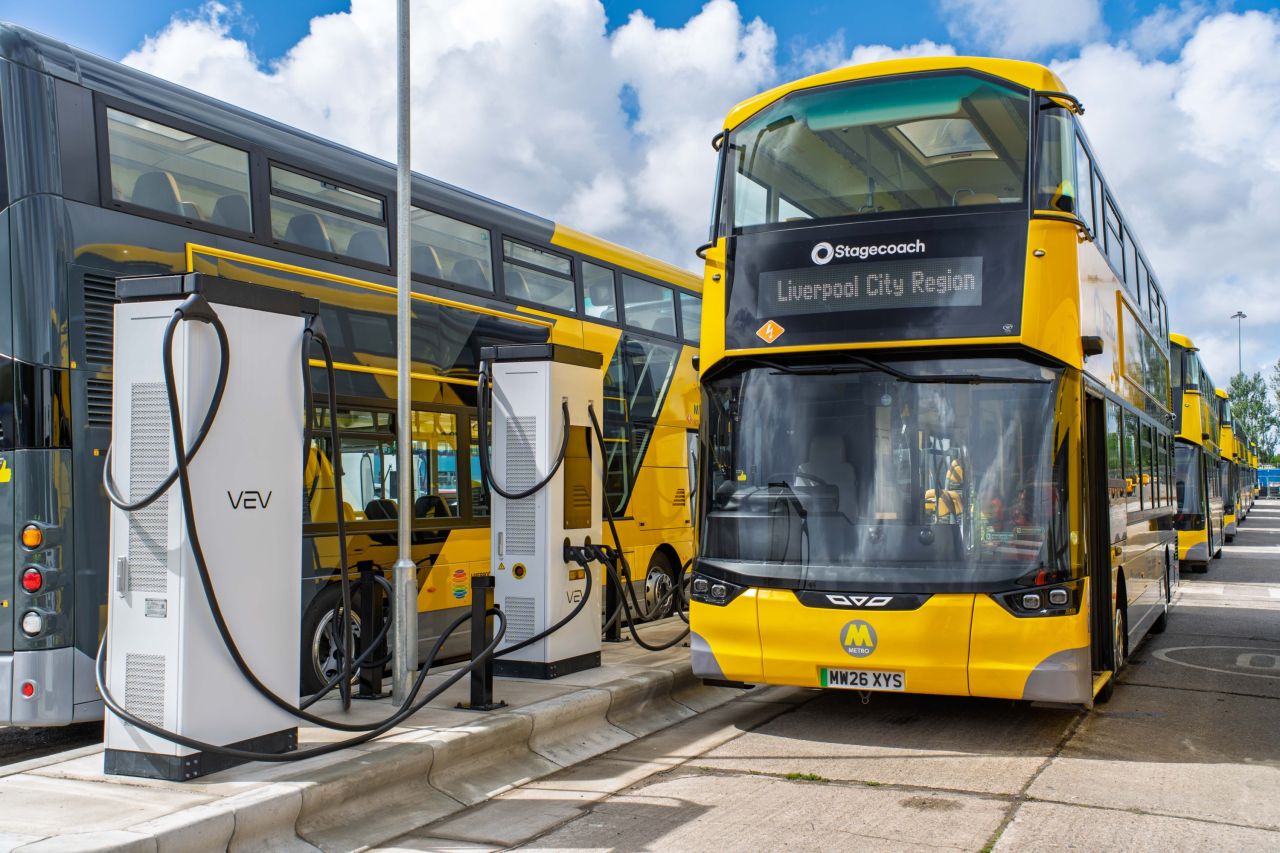 Liverpool finalizează electrificarea depoului Gillmoss și pregătește intrarea în serviciu a peste 100 de autobuze electrice britanice