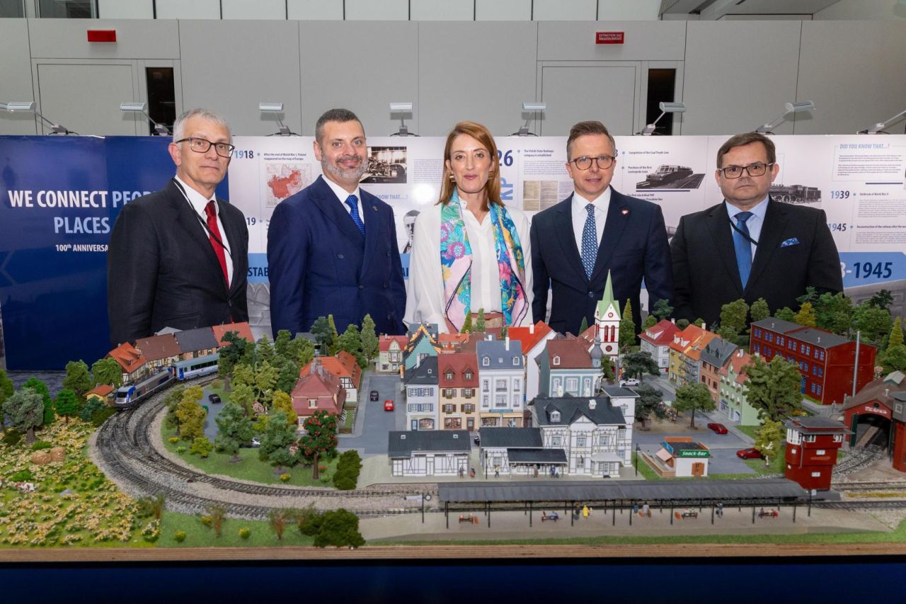PKP inaugurează la Parlamentul European expoziția dedicată celor 100 de ani de istorie feroviară poloneză