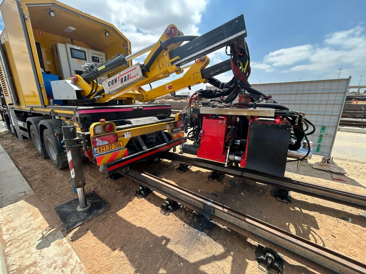 Contrail CR‑100 Mobile Flash‑Butt Welding gata pentru exploatare la Alstom Israel după finalizarea testelor și instruirii