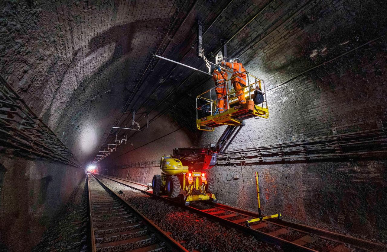 Modernizarea tunelului Severn a fost finalizată: prima soluție tehnică din lume pentru un mediu feroviar extrem de coroziv