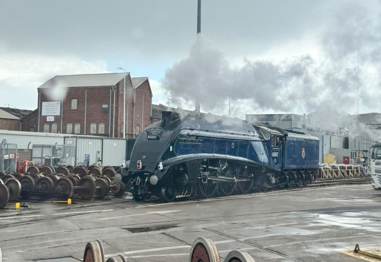 Locomotiva istorică „Sir Nigel Gresley” revine la Doncaster Works, locul său de naștere, înaintea unui eveniment aniversar organizat de Wabtec UK