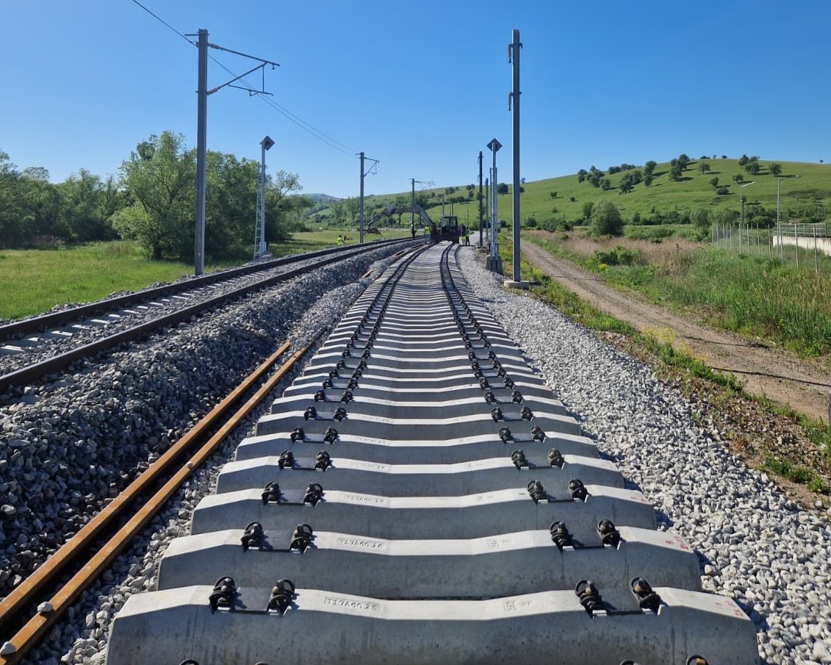 Alstom și Arcada ating 70% progres pe modernizarea liniei Cluj–Oradea, cu 66 km de cale ferată dublă reconstruită pentru viteze de până la 160 km/h