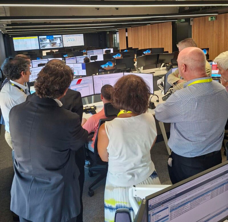 Metro de Madrid consolidează cooperarea internațională: delegații din Londra, Irlanda și Indra au vizitat centrul COMMIT, hubul 24/7 pentru monitorizarea și mentenanța infrastructurii